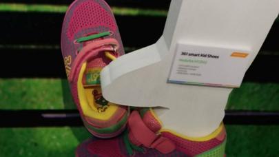 Ağıllı ayaqqabı uşaqları izləməyə imkan verəcək